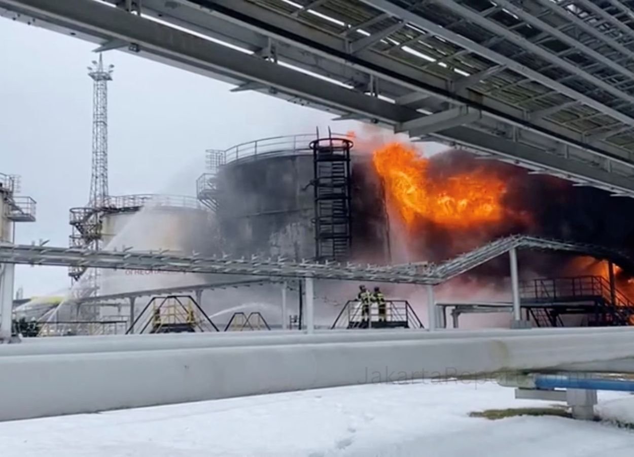 Ukraina Serang Moskow, Depot Minyak Dilaporkan Terbakar