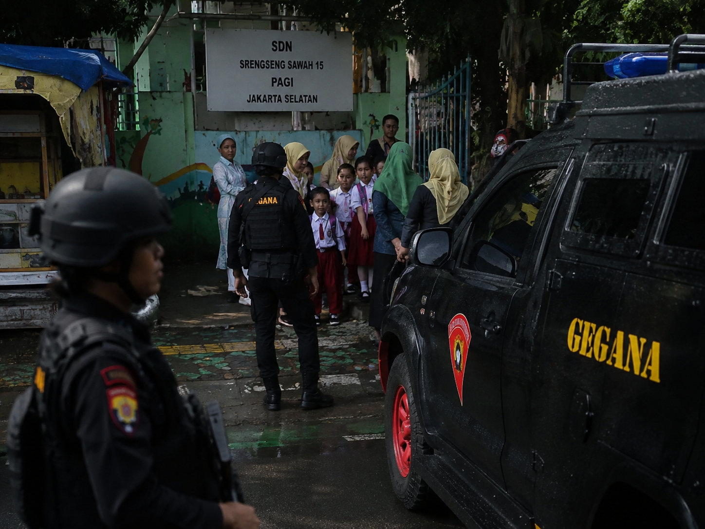 Teror Bom SDN Srengseng Sawah 15 Ganggu Hari Pertama MPLS